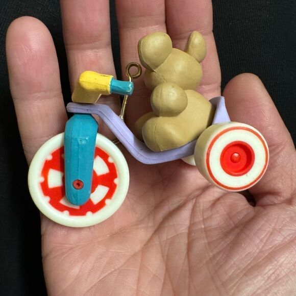 Hallmark 1985 Keepsake Christmas ornament BEARY SMOOTH RIDE Bear on Trike - Picture 5 of 7